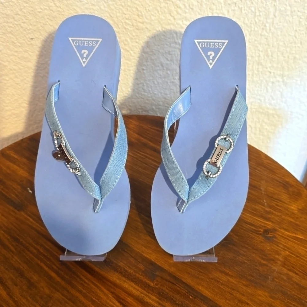 Guess |Light Blue Platform Flip Flops Silver Charm Preppy Denim Strap Sz.6